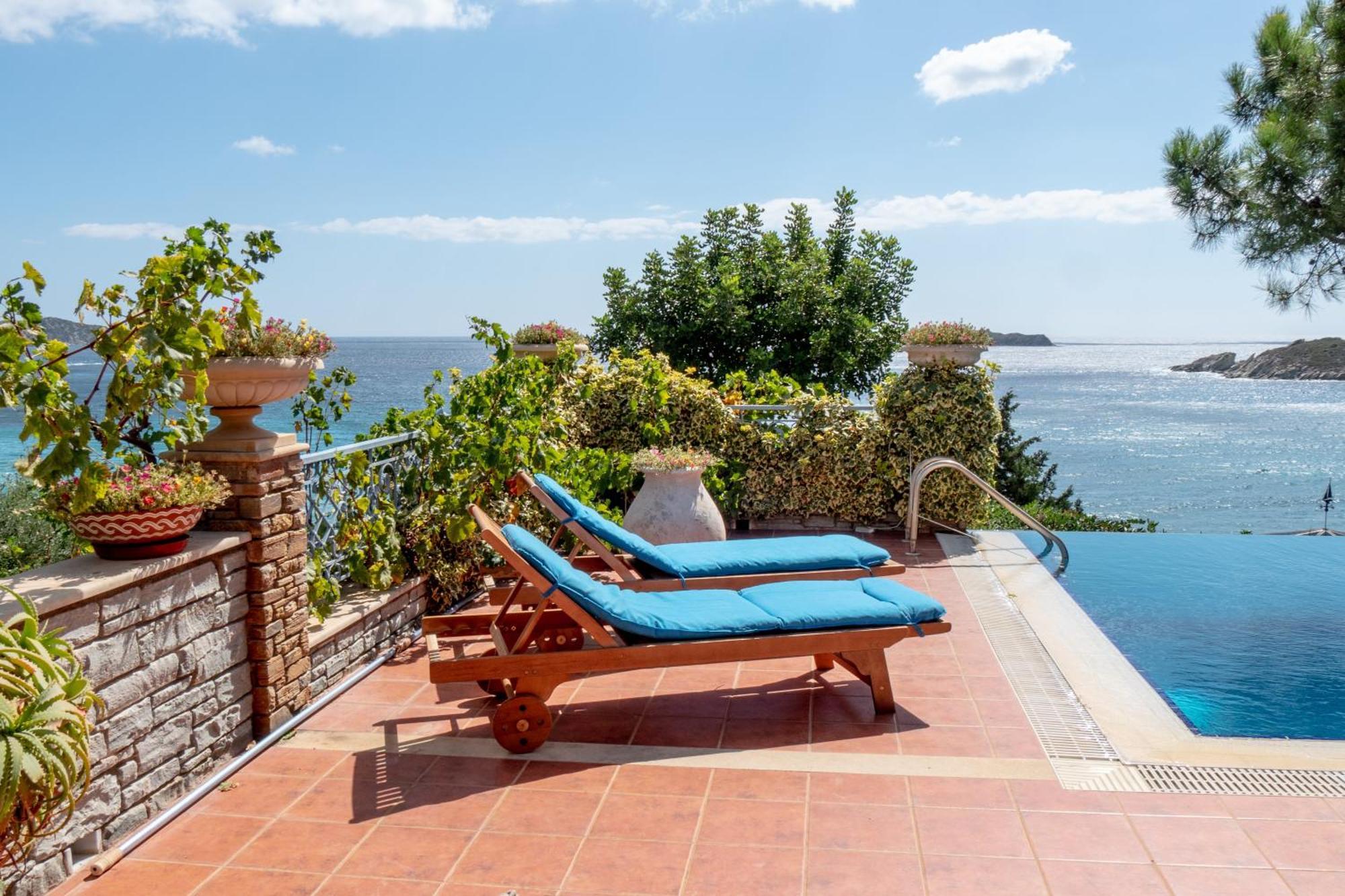 Dr Spyrou Seafront Apartment
