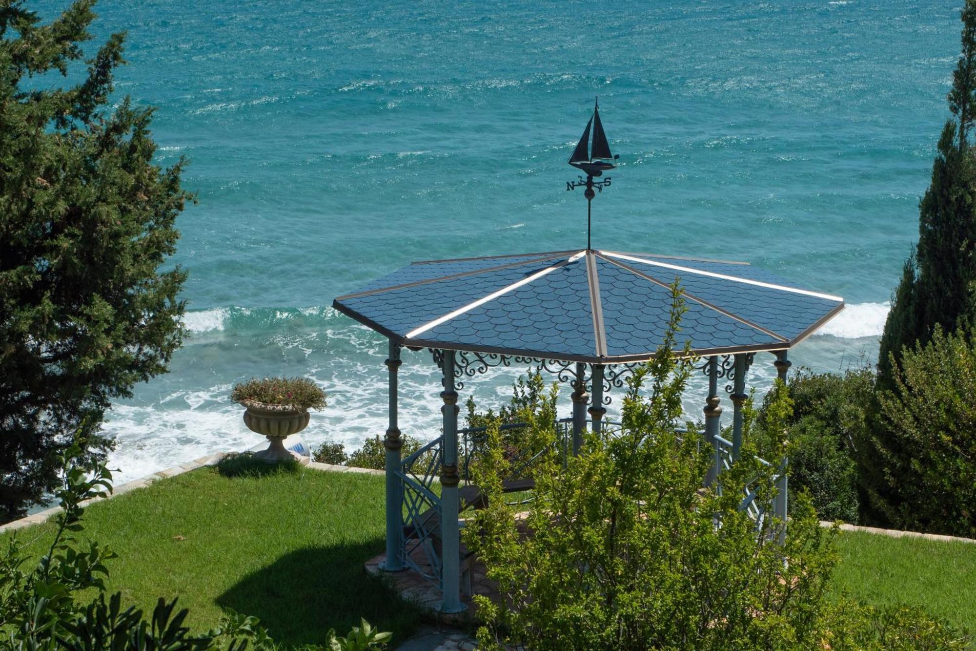 Apartment Dr Spyrou Seafront Petriai